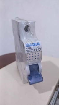 كمية متوفرة • تصفية محل • سنغافورة