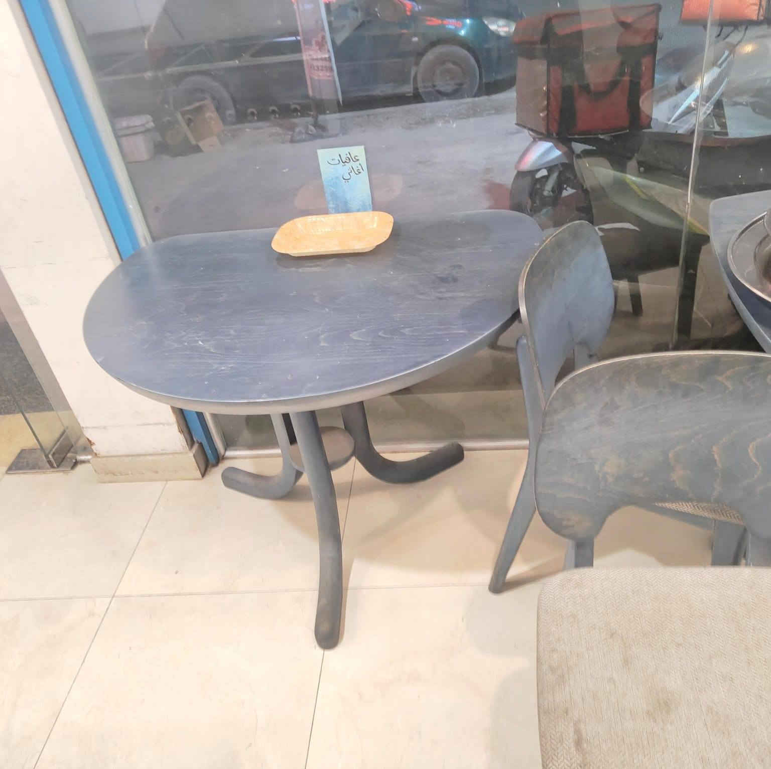 ميز وكراسي البيع نضيفات سعر250الف ***********
