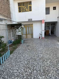 بيت للبيع موقع ممتاز جميله الأولى ( 240 )م للأستفسار الاتصال 077375904...