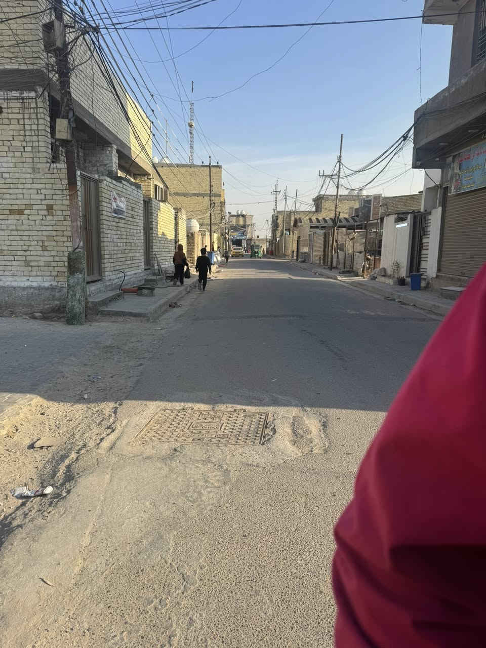 السلام عليكم ورحمة الله وبركاته ارض للبيع خلف الملعب 100مربع 10في 10 بصف الركن للستفسار هاتف ***********
