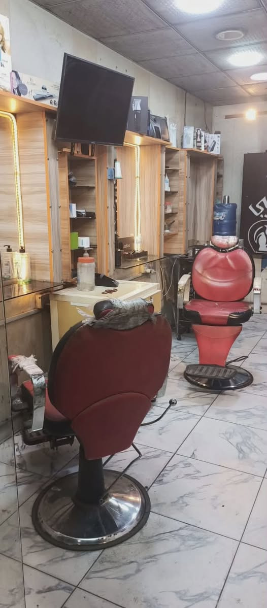 محل حلاقة البيع متكامل عليه رجل قويه سبب البيع عدم التفرغ بي حلاقين ثنين عنوان الشعلة شارع العام شارع60 قرب مجمع النور الطبي تفاصيل كاملة وتساب***********
