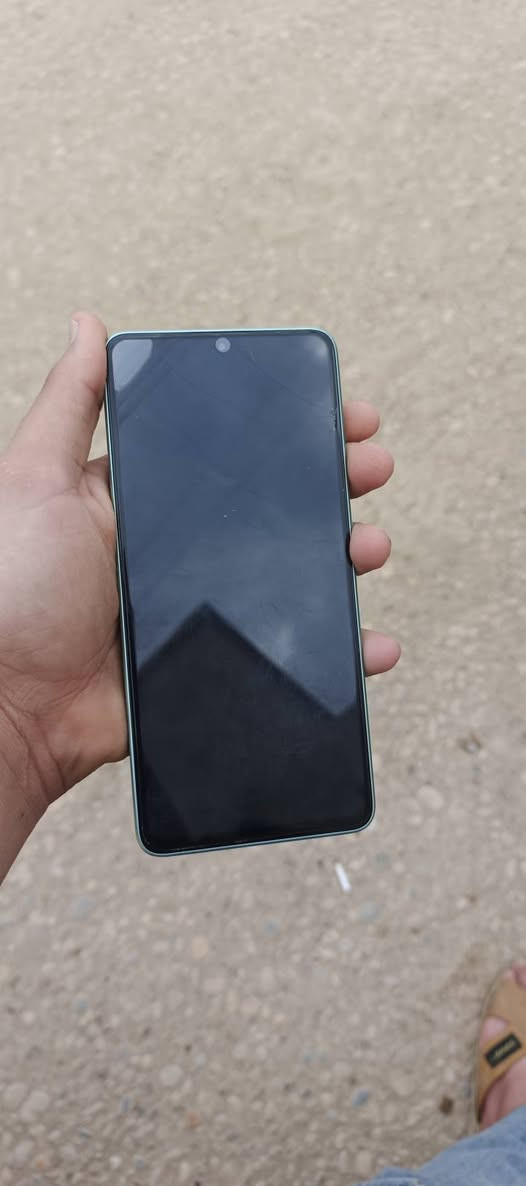 جهاز بوكو اكس 7 برو ذاكرته 512 للبيع ملحقاته كامله كلها وهذا الكسر بل لزكه مو بل شاشه صارله شهر من اخذته 120  فريم السعر 450 وبي مجال***********
