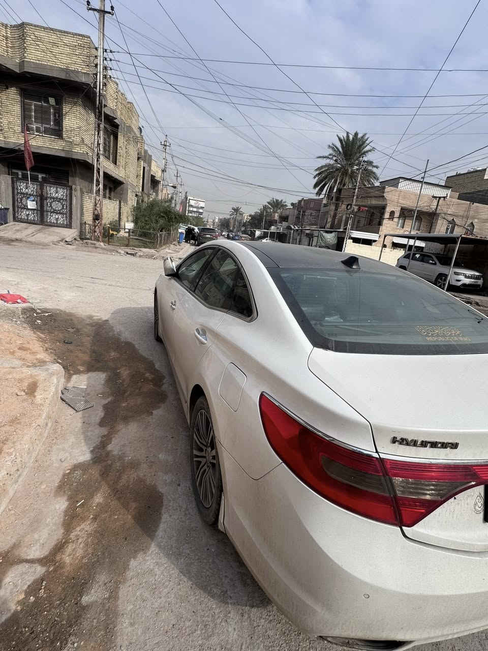 سلام عليكم ازيرا لمتدد 2014 وارد كوري للبيع
المواصفات فول VIP 
 مكينه 4 سلندر2400 
بصمه تشغيل
نظام ايكو اقتصادي
لد امامي  
اضويه ترحيب  
اشاير بالمري 
مري شفط 
مري اوتو مع R
كشنات جلد 
كشنات كهرباء 
كشنات تدفئه
 قطعتين تبريد
بنوراما طكتين 
حساس امامي خلفي 
برده خلفيه 
كروز سرعه 
تحكم ستيرن 
ويل كب 
تايرات جدد 
السياره مصبوغه حزام اثر شخوط وجاهزه اي نقص مابيهة بشرط الفحص 
مكان السياره بغداد

السعر ١٢٠ ورقه 
***********
