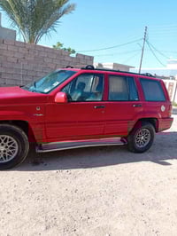 جيب شيروكي للبيع موديل 1993 محرك V6 بلادي جديد لا صرف ولا بخار ومراوس ...