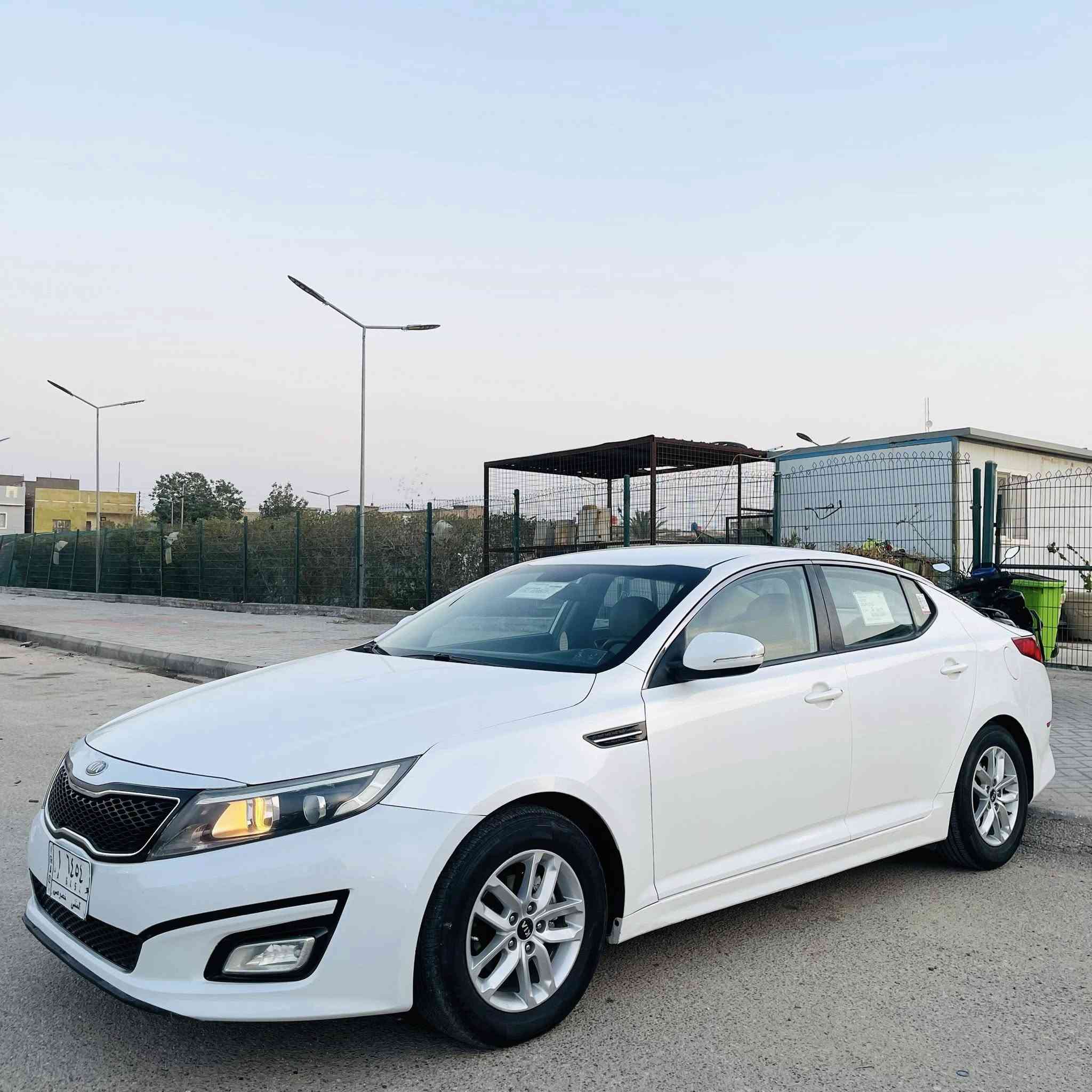 للبيع: كيا أوبتيما 2014 (خليجي) مكفوله كفاله عامه 
• المحرك: 2,000 CC (نظيف جداً وبشرط الفحص).
• المواصفات: خليجي أصلي، تحكم ستيرنج، نظام Eco، تبريد قطعتين، ويل كب، حساسات خلفية.
• الحالة الفنية: كير ومحرك وحدادة 100%، السيارة جاهزة من كلشي وما محتاجه مصرف
: سنوية جاهزة للتحويل (بإسمي).
💰 السعر: [143] ورقة (بيها مجال قليل ).
📍 المكان: [السماوه ].
📞 للتواصل: [***********].
