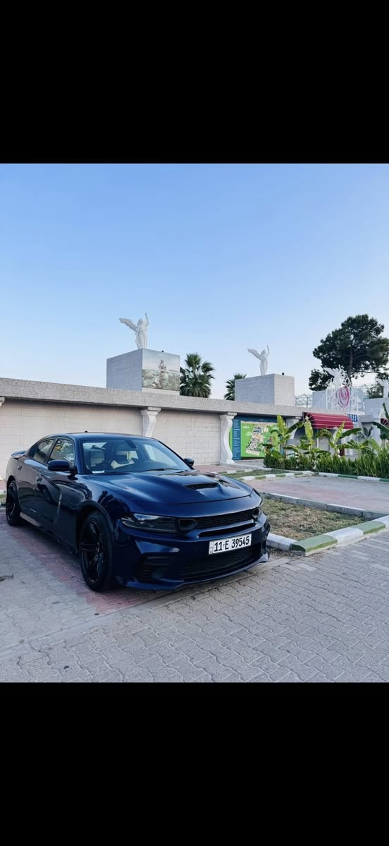 السلام عليكم.
جارجر موديل 17 sxt
رقم بغداد 
محدثه gt بنيده الاصلي ودعاميه مسلفنات وموجودات 
حادثه موضح بالصور 
ماشيه 95 
بيه باب صبغ وموضح بفديو ليش نصبغت 
موجوده بكربلاء طوريج 
السعر 196 بيه مجال بسيط 
هاتف ***********
