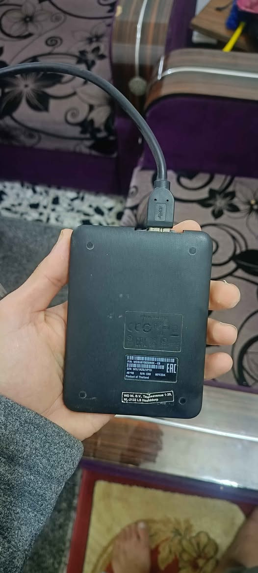 سلام وعليكم للبيع هارد بلي 4 فقط ذ1000 كيكا بيه العاب بالصور وبعد بيه مساحة تكدر تنزل العاب اخرى للبيه 80 قفل للتواصل *********** بغداد, العراق
