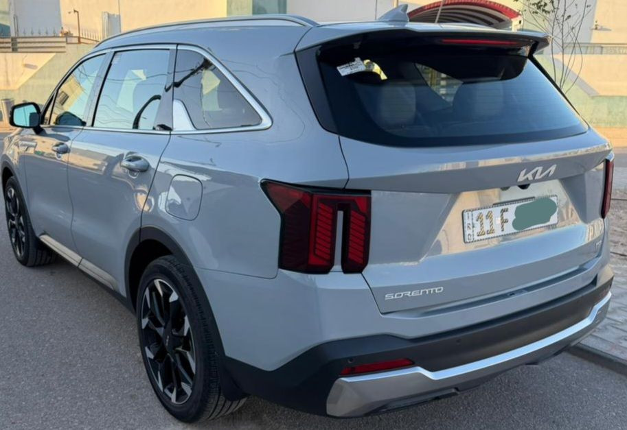 سورنتو 24 EX VIP لون سموك حادث تبديل صندوق وبارد بالجلملغات الخلفيه ماشيه ١١الف ويل ٢٠ 
بدون ايرباك صور الحادث مرفقات مع المنشور 
رقم بغداد دولي 
مكينه 2500توربو 
للاستفسار ***********
