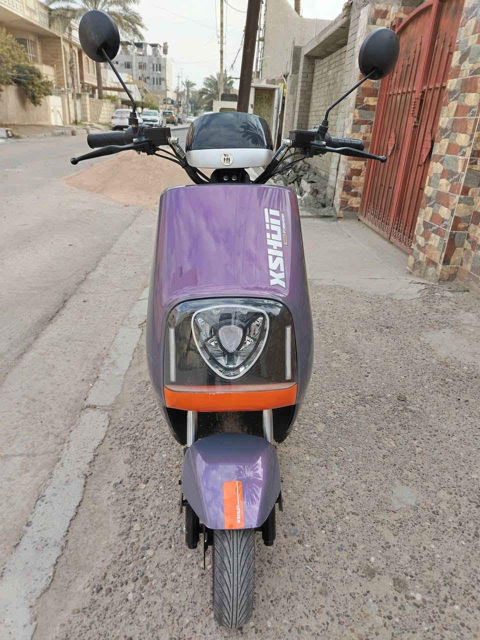 السلام عليكم دراجه شحن سكنس لون مميز استخدام قليل ماشيه ٧٠٠ فقط يعني حالها حال الزيرو تجي فول مواصفات..
ملف 1500.
بطاريات كبار دبل عدد 6.
تمشيك مسافه بحدود ٥٠ كم.
مكاني جادريه.
السعر ٦٥٠ الف مع هديه خوذه وجادر. 
***********
