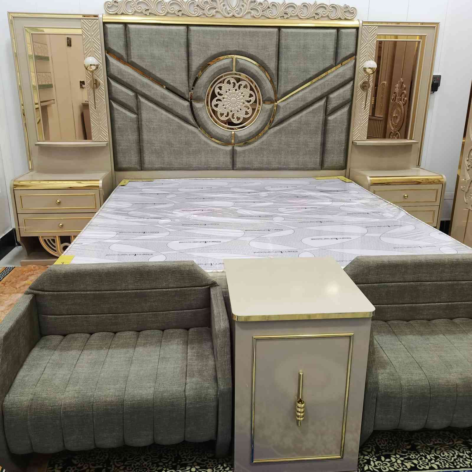 غرفة نوم تركي درجة اولى ١١ قطعة
ضخمة  وحديثة وجديدة استخدام شهر فقط نضافه فول شرط العنوان  فلوجة جغيفي الاتصال *********** هيه ودوشكها
