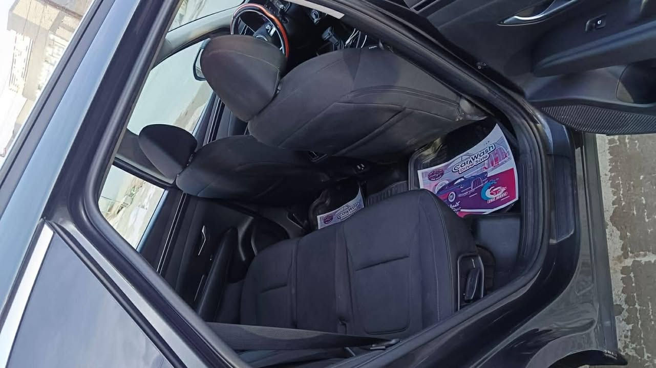 السلام عليكم / للبيع  توسان 2023
توسان وارد امريكي موديل 2023 رقم بغداد هزه وفحص وترقيم جديد / تحويل للمشتري مباشر السيارة بدون تبديل اي قطعة  كل القطع بدون تبدبل ليبل واحد بدون صبغ 
فقط تكحيل خشم البونيد مثل ما موضح
محرك 2500 
كشن كهربائي + تدفئة
بصمة تشغيل وابواب وتشغيل عن بعد
صندوك كهرباء
لايت زينون عالي ناصي 
LED البجم لد نهاري 
اشاير مري
رادار امامي وجانبي وخلفي 
تحديد مسار قيادة آليه
داخل لونين اسود مطعم بيجي
سايد بريك بصمة
اوتو هولد 
مود درايف انظمة قيادة متعدده 
قطعتين تبريد 
شاشة تدعم كار بلي 
كامرا خلفية دوارة 
تحكمات استيرن وكروز سرعة 
وباقي المواصفات معروفة  وهواي بيهه موصفات 
سعرها 195 ورقة
بغداد
*********** 
واتساب او الاتصال عالرقم
