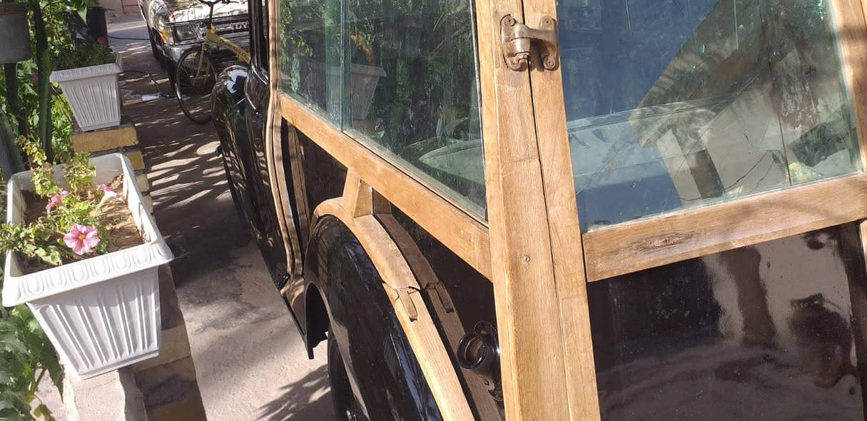 السلام عليكم 
اصحاب الانتيكا والنوادر
عندي سياره نوع موريس 
بلد الصنع انكليزي
موديل ١٩٤٠
رقمها بغداد
السياره جاهزه
السعر المطلوب 
٣ شدات

للتواصل ***********
