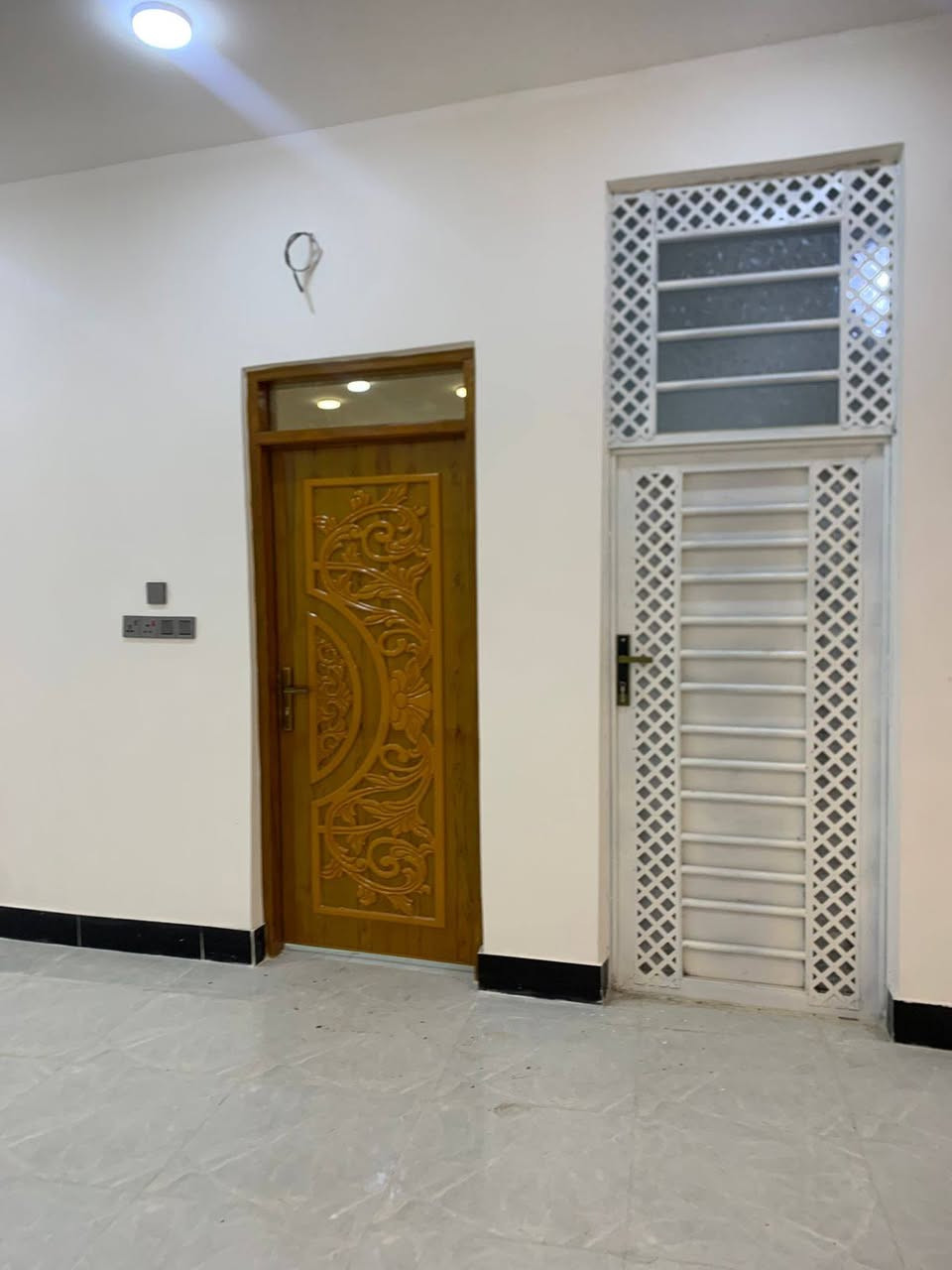 بيوت للبيع مساحة الواحد ٢٠٠ متر 
بناء متين : بلوك + صب كونكريت (جاهز للسكن فوراً)

📍الموقع : السبل الثانيه

✨مميزات العقار:
✔  تصميم حديث ومرتب
✔ موقع هادئ وقريب من الخدمات
✔ بناء حديث

📞للاستفسار والمزيد من المعلومات يرجى التواصل على الخاص ***********
