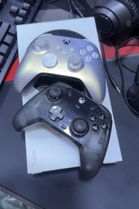 اكس بوكس نظيف ومامفتوح برغي منة ابد نظافة %98 ملحقاتة هارد خارجي 1T كي...