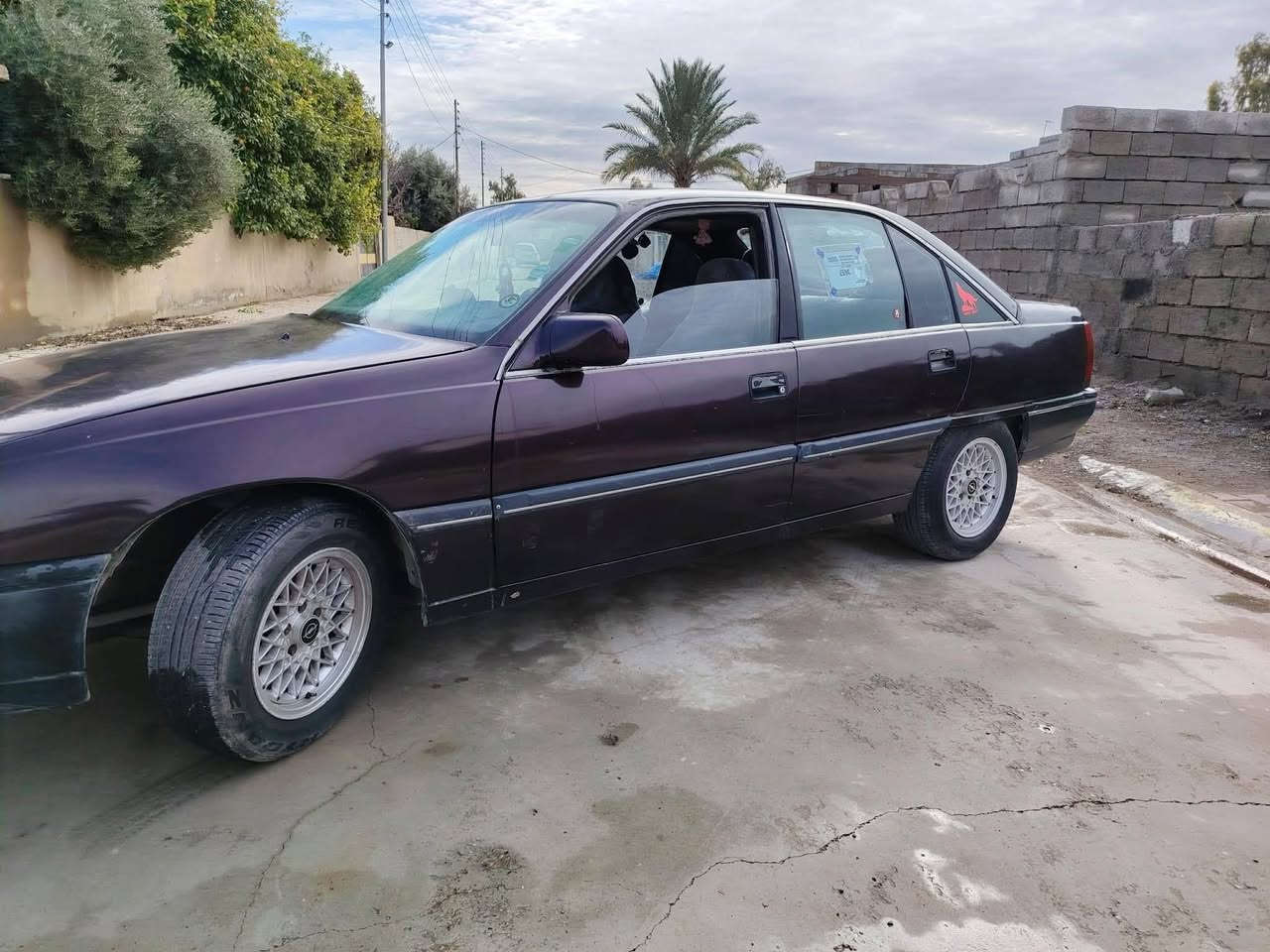 ## 🚗 للبيع: أوبل أوميغا (Opel Omega) موديل 1990

**المواصفات والتفاصيل:**

 * **الموديل:** 1990

 * **الرقم:** صلاح الدين

 * **الوضع القانوني (الأوراق):** واصلة للهزة، المعاملة حالياً واقفة. (أنا أوديك لصاحب السيارة الشرعي وتتفق وياه مباشرة على التحويل).

 * **الضمانات:** أتعهد بشرط (غرامات + سرقة).

 * **حالة السيارة:** شغالة، تمشي، وبشرط الفحص.

### 💰 السعر:

**29 ورقة (2,900$)** وبيها مجال للشراي
او مراوسه مع اوميكا ستيشن


**إذا كنت صاحب هذا الإعلان وتريد حذفه لأي سبب، رجاءا أرسل رسالة إلى الدعم الفني**