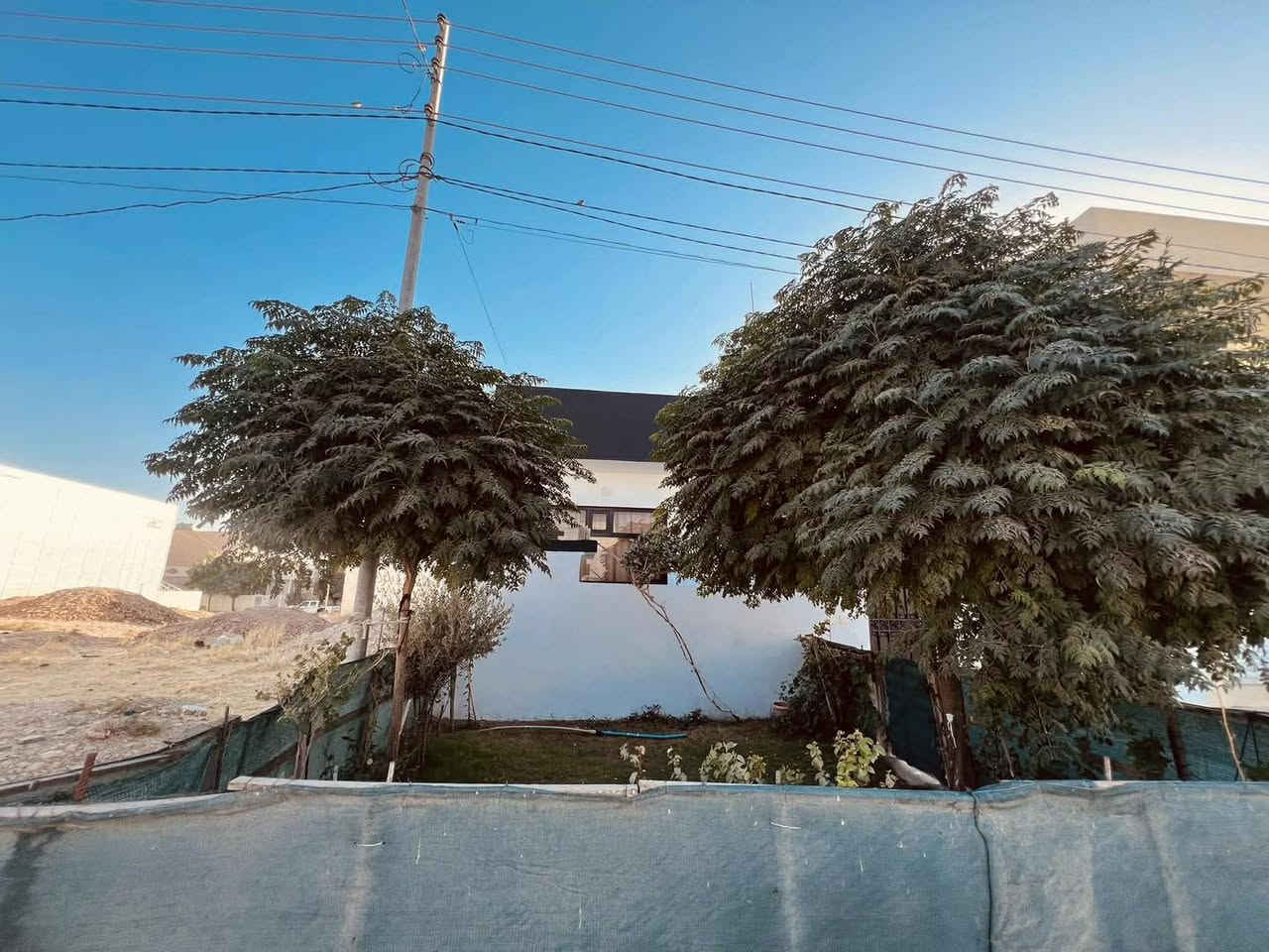 خانوو بۆ فرۆشتن
 ڕاپەرین سلێمانی
بەردەم باخ
نـــــــــرخی زۆررر گونجاوە
ڕووبەر ٢٠٠مەتر 
٣حەمام
٣تەوالێت
جادەی ٣٠مەتری
بەردەمی خۆڵە
هۆڵ و میوان سەقف مەغریبی
٤ژووری نوستن
نرخ :٨٣٠٠٠دۆلار

***********
***********
