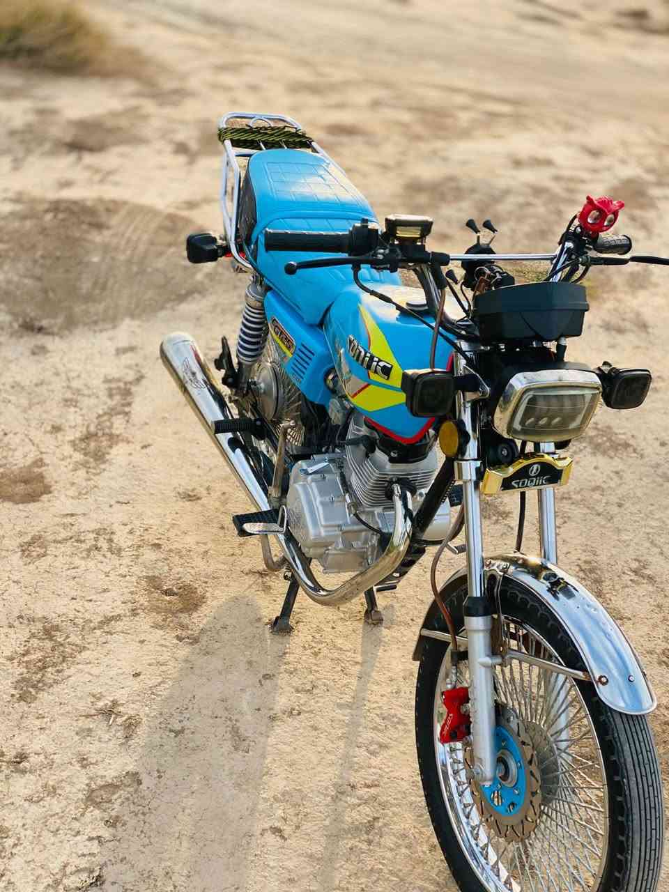 السلام عليكم تايكر 24
دراجه كفاله 
اوراق كامله 
مابيه اي نقص 
كهربائيات كله شغاله 
شراي تعال خاص 
***********
