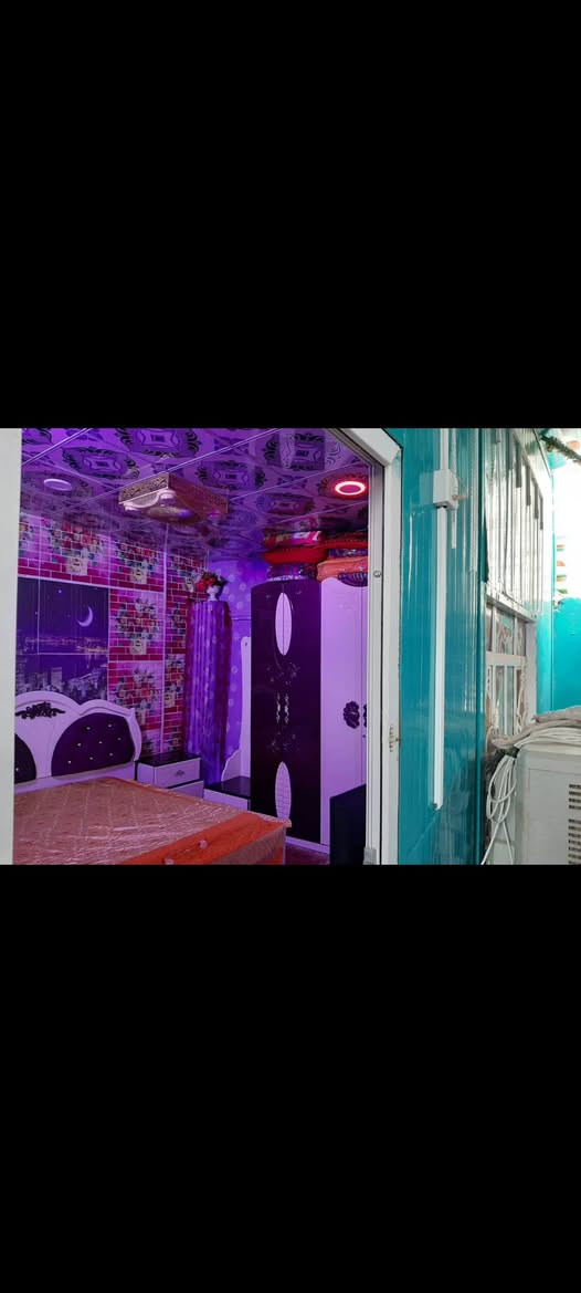 بيت للبيع عل مبادره المساحه ١٤٧م يتكون من غرفتين وبراني دولان المكان المنصوريه لبيت قاطين عكاده ***********
