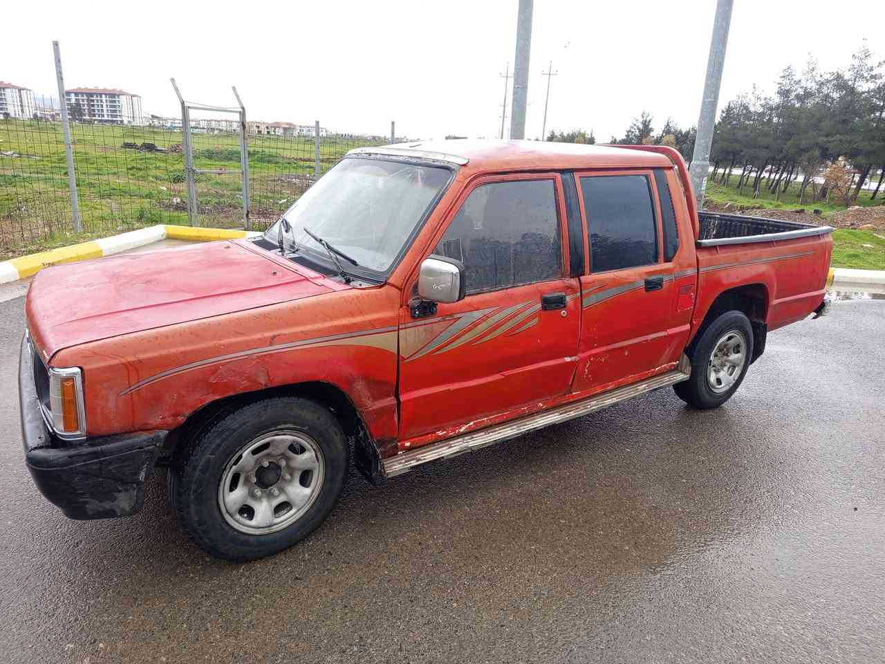 لانسە ر ❤ مستربۆشی  ماڵی دۆستە
سە یارە کە ماڵی مە دە نی بە شە رت 

گێڕو  مە کینە   و کارە بای  و ئە کسلی 

بە شە رتی  لای  فیتە ر   زۆر  مە زبوتە

گە رمی و لا یت و هە موو گیانی ئیشە کات

پێش و پشتی تازە  داگیراوە  زۆر تندوتۆڵە

پارە ی  کە ریم  کابانێک  نییە لە هە رزانییا

نرخ  14  گە ڵاو   مە عامە لە    یە برایانا

***********  ئاڵوگۆڕیش ئە کە م ....؟
