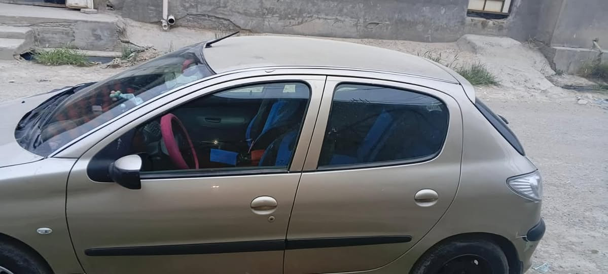 بيجو ٢٠٦ موديل ٢٠٠٩ رقم انكليزي تحتاج فقط باتري ٢٦ ضربة خفيفة بالباب  ورقة للإستفسار هذا رقمي مكاني تأميم ***********
