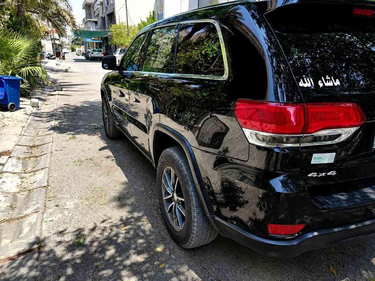 جيب لاريدو 2018 أمريكي.. سيارة تخبل وتستاهل، جاهزة تركب وتدير مفتاح وتنسى المصروف.
- المحرك مبدل بساتم مال جيب 14 علمود البنزين المحسن والدوانز، شرط تدير بنزين عادي وشغل تبريد وانسه صوت الدوانز.
- وياها وصل ضمان بالبساتم لمدة سنة كاملة.
- الضرر: جاملغ كدام رش فقط بدون دواخل وبدون لغود، وربع لبونيد هم رش فقط بدون دواخل.
- الإيربكات كلها سليمة.
- تخم تايرات 4 كلهن جديدات.
- صدر جديد.
- سنوية جديدة.
- تبريد ثلج.
-تحكمات استيرن

فئات البلاك توب والمواصفات:

- نظام ECO.
- نظام SPORT الرياضي.
- نظام الإطفاء والتشغيل التلقائي.
- حساسات خلفية.
- رادار خلفي ووقوف تلقائي.
- كشنات مخمل.
- تشغيل عن بعد.
- حساسات عند اقتراب السيارة.

السيارة نظيفة ومواصفاتها حلوة، وما محتاجة غير راعي يعرف قيمتها. مناسبة للاستعمال اليومي والسفر، وتبريدها ثلج ووقفتها تفتح النفس.

السعر: 220 ورقة وبالمجال للزبون الجاد.

للتواصل:
***********
