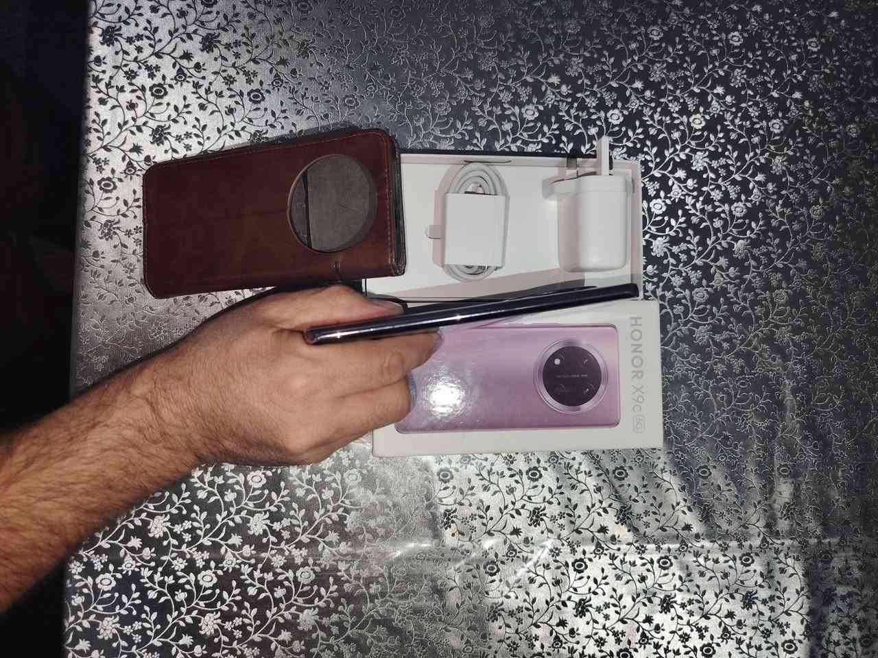 هونر x9c
ذاكره ٢٥٦
عشوائية 12+12
جهاز مستخدم قليل جداً 
ملحقاته كاملة والأصلية
لتواصل على الرقم *********** واتساب
آو خاص على المازنجر
