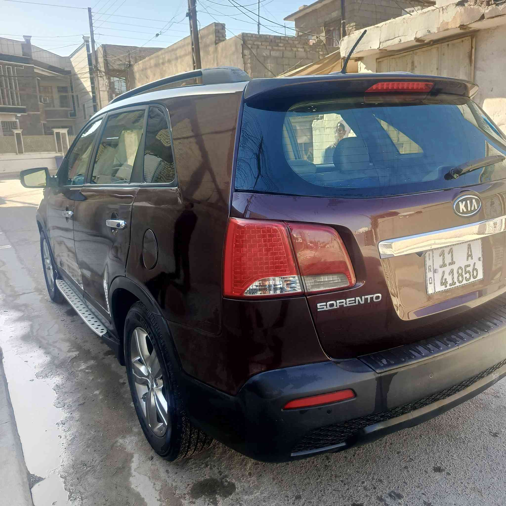 السلام عليكم كيا سورنتو للبيع وارد امريكي ضررها اربع قطع بدون تبديل الموديل 2012 السياره ليبل واحد بدون تبديل مكينه جديد حاويه جاهزه من كلشي السعر 128ورقه وبيها مجال شي قليل العنوان بغداد رقم الهاتف ***********
