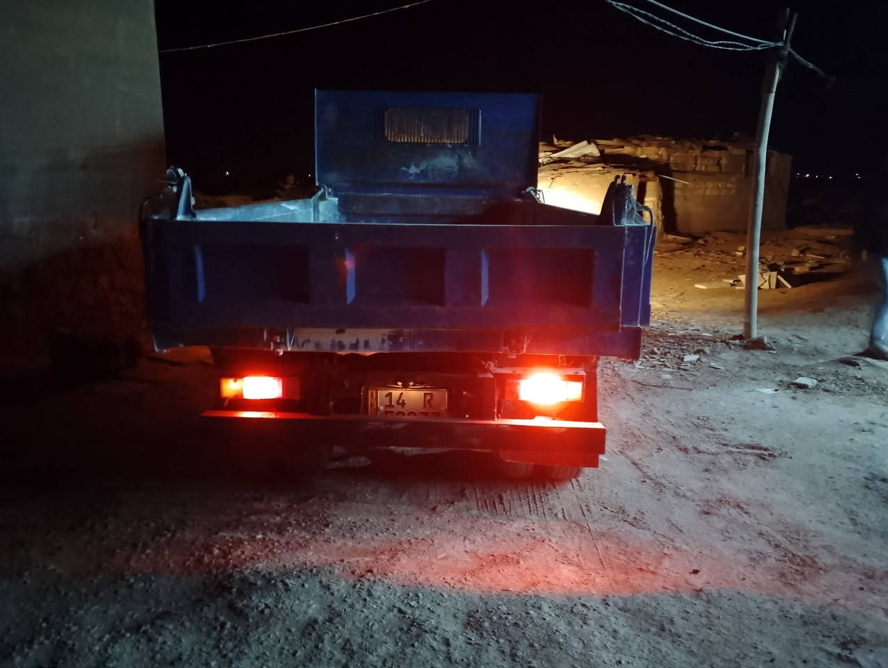 سلام عليكم كنتر بزون للبيع مكفول كفاله عامه موديل 96بسمي رقم بصره رقم نكليزي سنويه جديده ستفسار ***********مكان سياره قلعة سكر ناصرية
