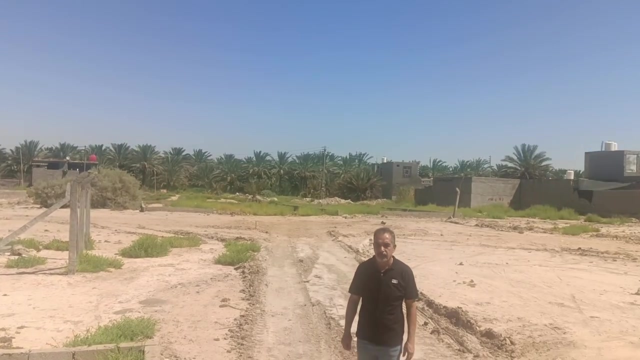 قطعة للبيع عامود 13  مساحة 200 متر الواجهة 10 و النزال 20 في حي الإمامين تبعد عن الامام 5 دقائق والاستفسار على الرقم التالي ***********
