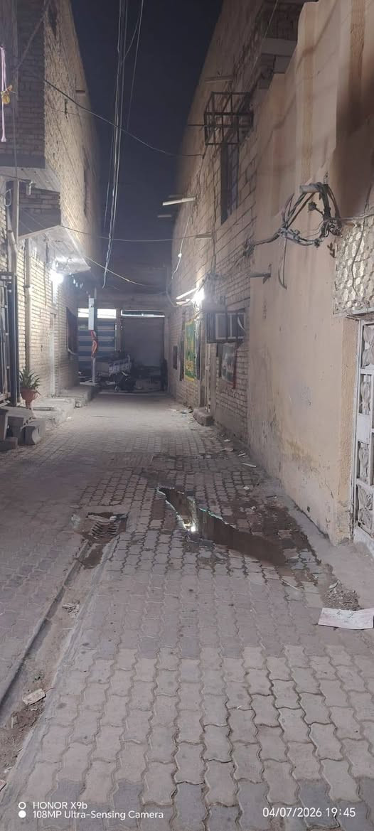 بيت للبيع طابو صرف 
عنوانه شارع عشرين قرب سوك هرج مساحته 92 حاليا مؤجر ب 300 غرفه وحده وصاله مفتوحه ع دوانيه ومطبخ وصحيات وطارمه زغيره بناء قديم بس نضيف دربونته مفتوحه ع جهتين   سعره 150 مع المجال الشراي فقط يتصل ع هذا الرقم 
***********
