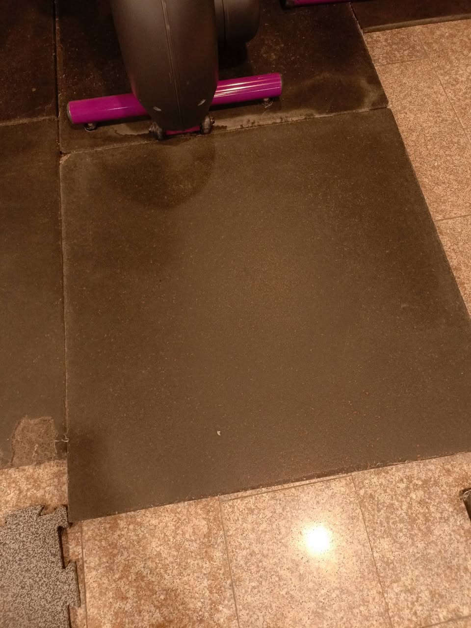 ارضيات للبيع امريكي الاصلي
قياس متر مربع
عدد ٣٠ قطعه
للاستفسار اتصال ***********
