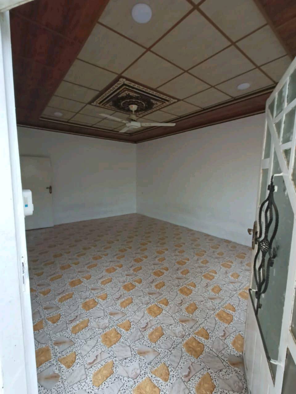 الرشيدية قطاع الخامس قرب جامع الورشان 
عدد الغرف 3 + استقبال
المساحة 254م 
للاستفسار اكثر اتصل بالرقم 