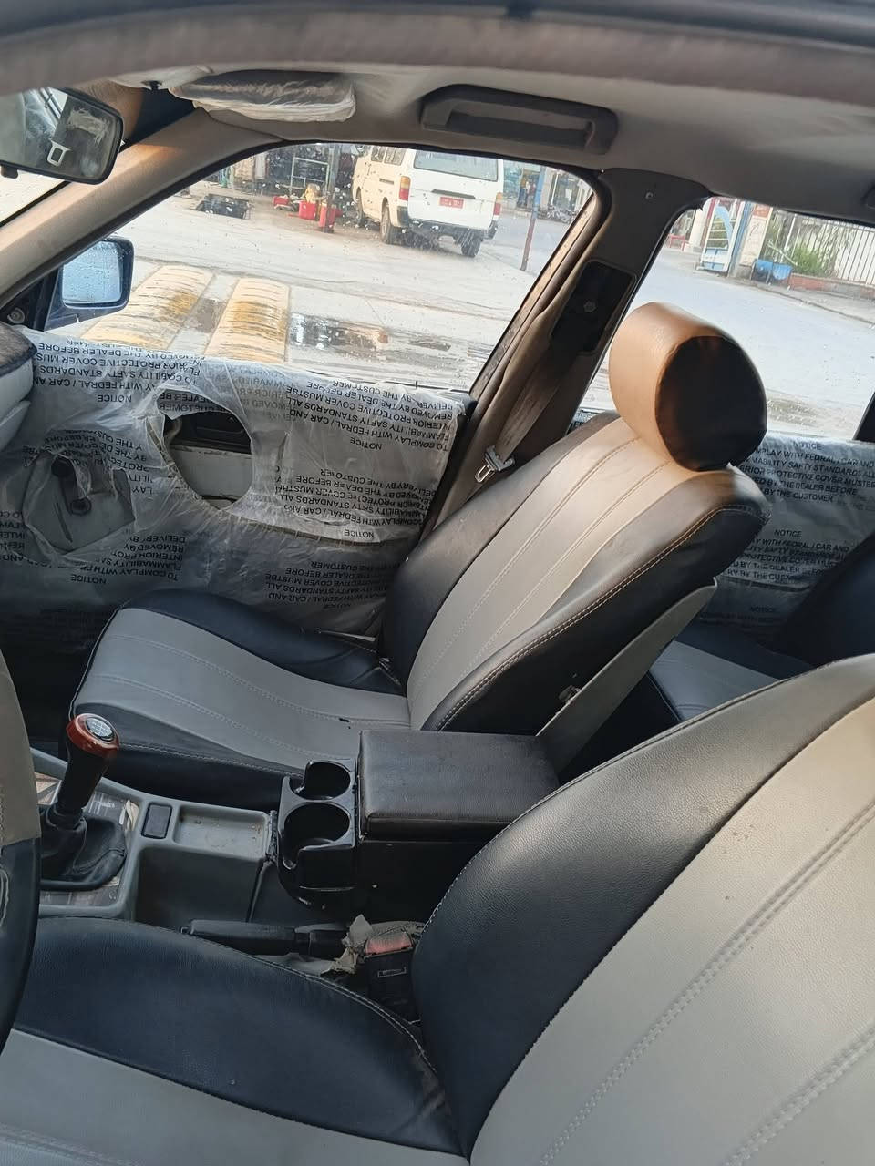 سلاو ي خوا له هه مو لايك بئيم موديل 93هيج ليداوي كي نيه 520پا نكه كاره باي چوار تايه ي 225لو ك گيرو مه كينه ي به شه رت تازه عه ينه و كلاجم بو گو ريو ه قفل مه ركه زي او ليتاو سه نه و ي به شه رت اشياي ته بري دي كا مل پيو ه يه يه كو شن حلد و گا عيو به ر گه سه قفي لو ك سيا ره كه زور به قو ه ته  سعريشي 35و مه عامه له ژمار ه ي مو بايل ***********شووين كه لار .رزگاري
