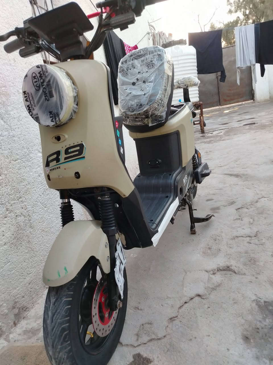 دراجه للبيع السعر 400 25 دراجه جديده كهربائياتها كلها شغاله باتريات كبار 32 امبير  دراجه جديده ***********
