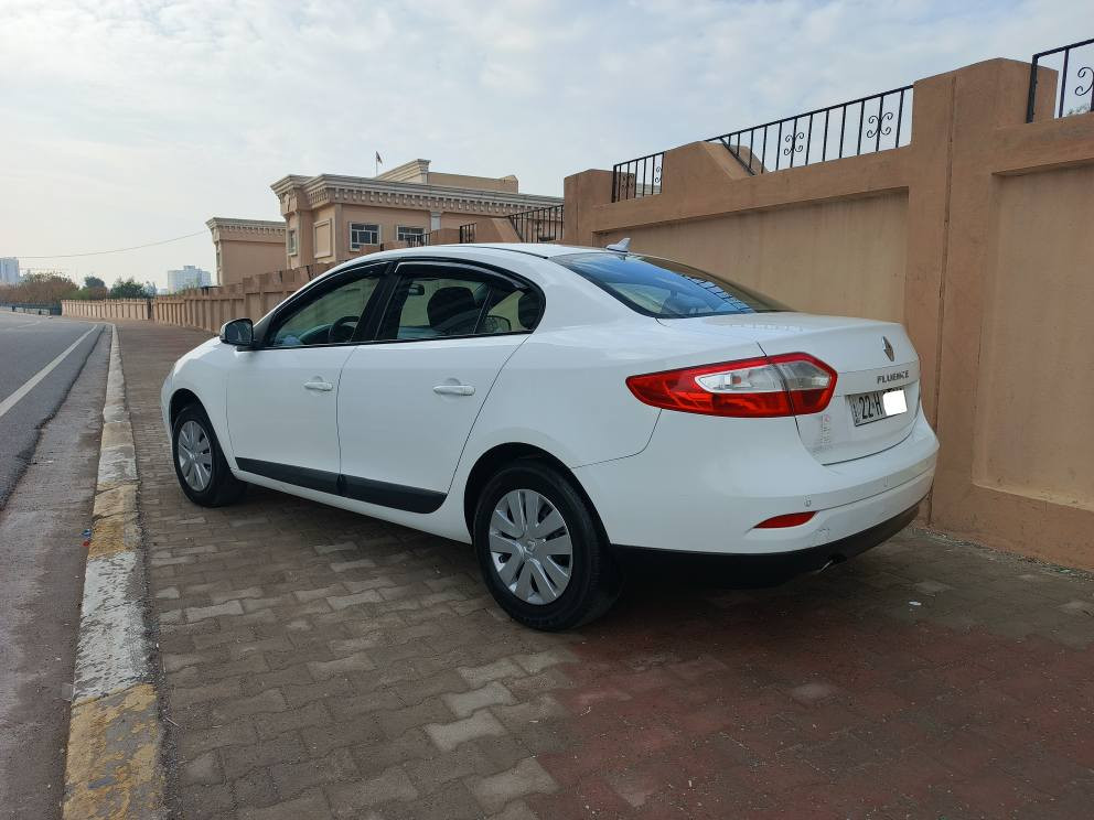 ڕینۆ فلۆنس مودێل 2015 ،گێرو مەکینە نیسان بیلادی ،گێر تۆماتیک ،جام کارەبا ،ABS، تبرید ساردو گەرم،شاشە ئایپات وکامیرە ،هەمووی لەسەر بیلادی
گێر مەکینە تەبرید تەقەو ڕەقەو کارەبای بەشەرت.
فحص و هەزەی نۆێیە ،سەنەوی تا 2030 یە
لێدراو دوو پارچەو نیوی هەیە کەمێک ساردی 
سعر 79مەجال شوێن هەولێر 
ژمارەی موبایل(0,7,5,0,6,4,1,2,7,9,7) أربيل, العراق
