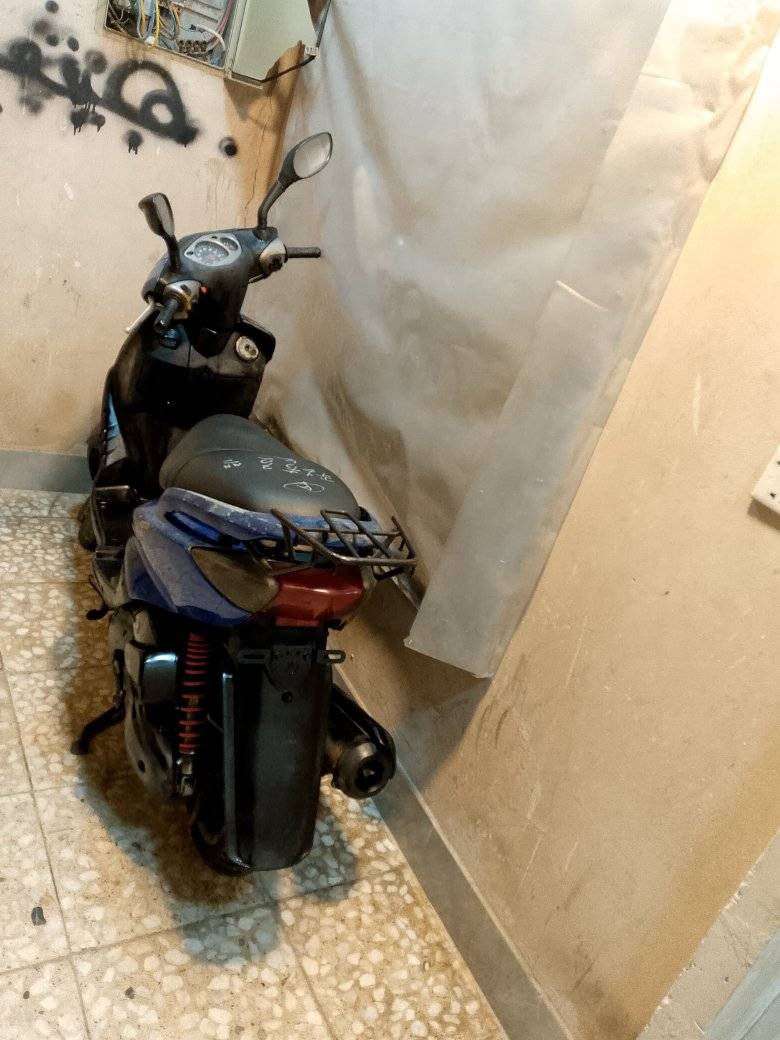 دراجه سكنس ياباني سرعة 140 مكينه حلوه ناعمه شلعه قويه كهرباء كوله شغال نكره سلف هندر اوراق بسمي الدراجه كامله نضيفه السعر 425 بغداد الشعب رقمي ***********
