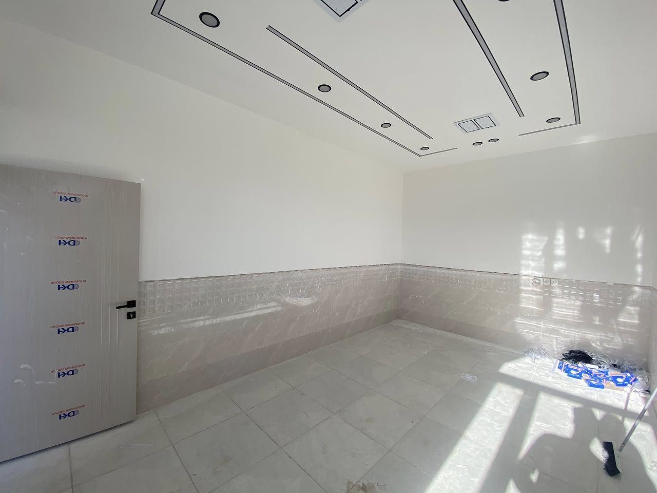 بەناوی خوای گەورە
خانو بۆ فرۆشتن

🔴كۆدی ڕیكلام 2008
كەلار گەڕەكی حەمرین

🔺ڕوبەری 100م
10/10 لەسەر پانی كەوتوە
برا ڕوكنە
🔺بەردەمی چۆڵە
🔺تازە دروست كراوە
🔺ماڵی تیا نەچوە
🔺 عەرزی بیناكە هەمو كاشیە
🔺مەتبەخ و موشتەمەلاتی تاسەقف كاشیە
🔺سەقفی مەغربیە
🔺دەكتی موبەریدەی مەركەزیە
🔺دەرەوەی شێوەی ئەرستۆپۆڵە
🔺براڕوكنە و بەردەم. چۆڵە
🔺بەدیزاینێكی زۆر جوان. دروست كراوە

🔵ژورەكانی ئەم. خانوە پێك دێت لە

🟢میوان
🟢نوستن
🟢هۆڵێكی گەورە
🟢مەتبەخ
🟢حەوشێكی گەورە
🟢مشتەمەلات

دەرەجی خارجیە
لەهیچ شتێكی كەم. نیە

‏‎🟢بۆ زانیاری زیاتر یان زانینی نرخ 
‎پەیوەندی بەم. ژمارانەی خوارەوە بكە
***********📞📞📞☎️
***********📞📞📞☎️

🍂🍂🍂🍂🍂🍂🍂🍂🍂🍂🍂🍂🍂
‏‎یان. سەردانی نوسینگەكەمان بكەن
‏‎كـەلار سـەرجـادەی كـفری

‏🏩‎نزیك نەخۆشخانەی شاری پزیشكی گەرمیانی ئەهلی
‏‎🚘🚘تەنیشت بەنزینخانەی شـار 
‏‎
       نـوسـینـگەی كـوردسـتان

🌹🌹🌹🌹🌹🌹🌹🌹🌹🌹🌹🌹🌹
***********
***********
‏‎بۆنێوەند گیری ڕاستەقینە
