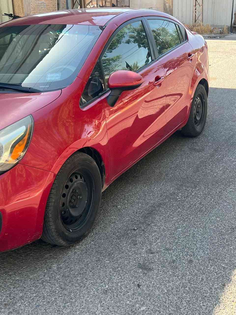 كيا ريو موديل ٢٠١٣  جاهزه من كل شي محرك وحداديه وتبريد  السعر ٧٥ ورقه من الاخير  رقم ديالى  وبسمي وهذا رقم تلفوني ***********

