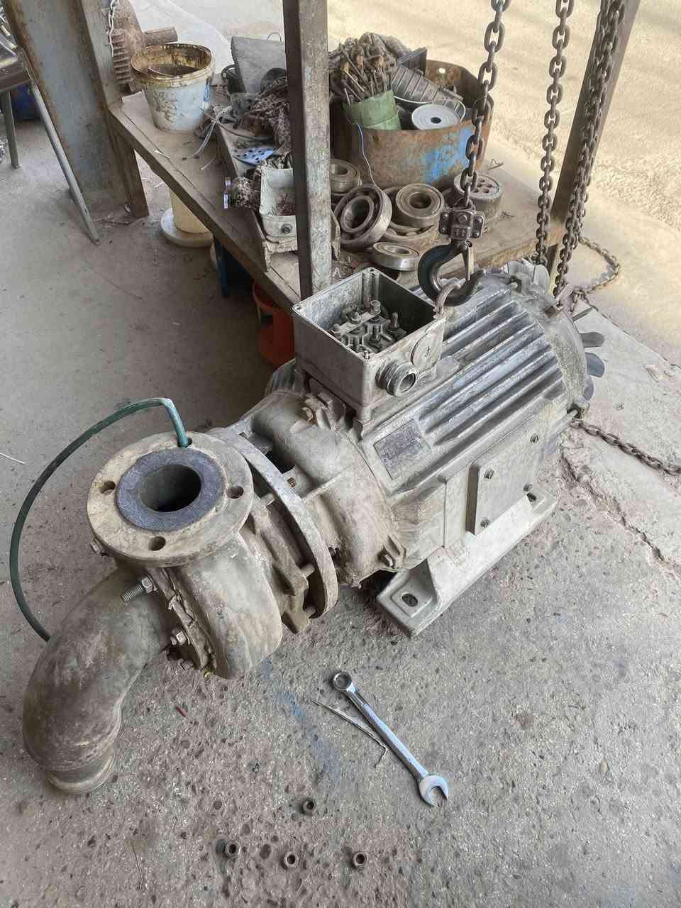 السلام عليكم ورحمة الله وبركاته 
ورشة المهندس شهاب تقدم خدماتها لكم…..
لف الماطورات الصناعية لمعامل البلاستك ومعامل الإعادة 
لف ماطورات الثرامات 
لف وتصليح المضخات وغواطس الصرف الصحي وتلغواطس النهرية 
لف المولدات الكبيرة والصغيرة 

بغداد —- حي الجهاد 
***********
بخدمتكم
