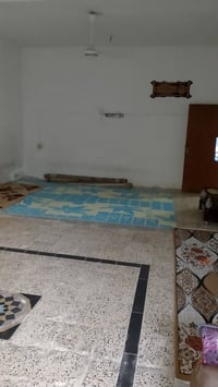 بيت للبيع في شارع گراج الاسدي(الخدمات ) مقابل افران الشاكرين خدمي 200م...