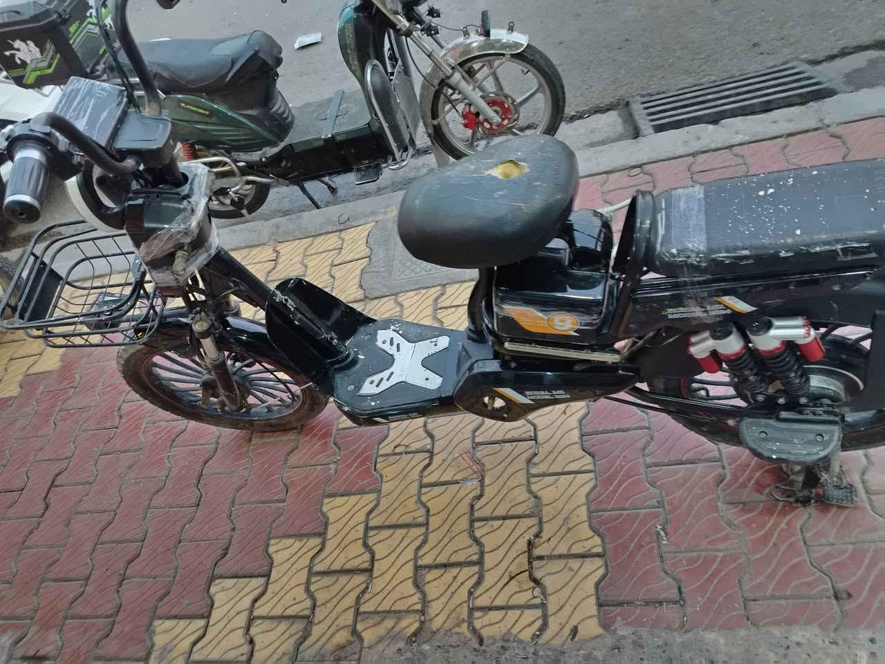 السلام عليكم ورحمة الله وبركاته
اللهم صل وسلم على نبينا محمد
موطور شحن للبيع
بطاريات جديد بل كارتون
ب٢٧٥ الف 
فلوجه تانكي نزيزه
محل إسماعيل ***********
