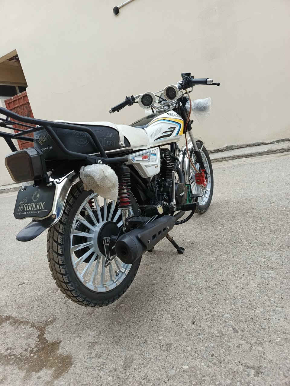 سلام عليكم دراجه سيفان موديل25 للبيع بعقوبه تقاطع الساده الرقم *********** سعر خاص
