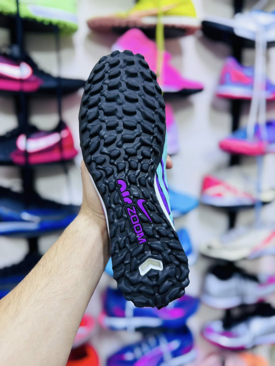 نايك ايرزوم برو 

باله اصلي فول نضافه 

قياس 42 

توصيل متوفر جميع محافضات العراق 

***********
