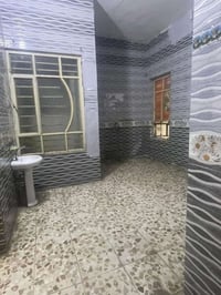 شقق للإيجار الامين الثانيه قرب مطعم الرياضي غرفتين وصاله ومطبخ وخدمات ...