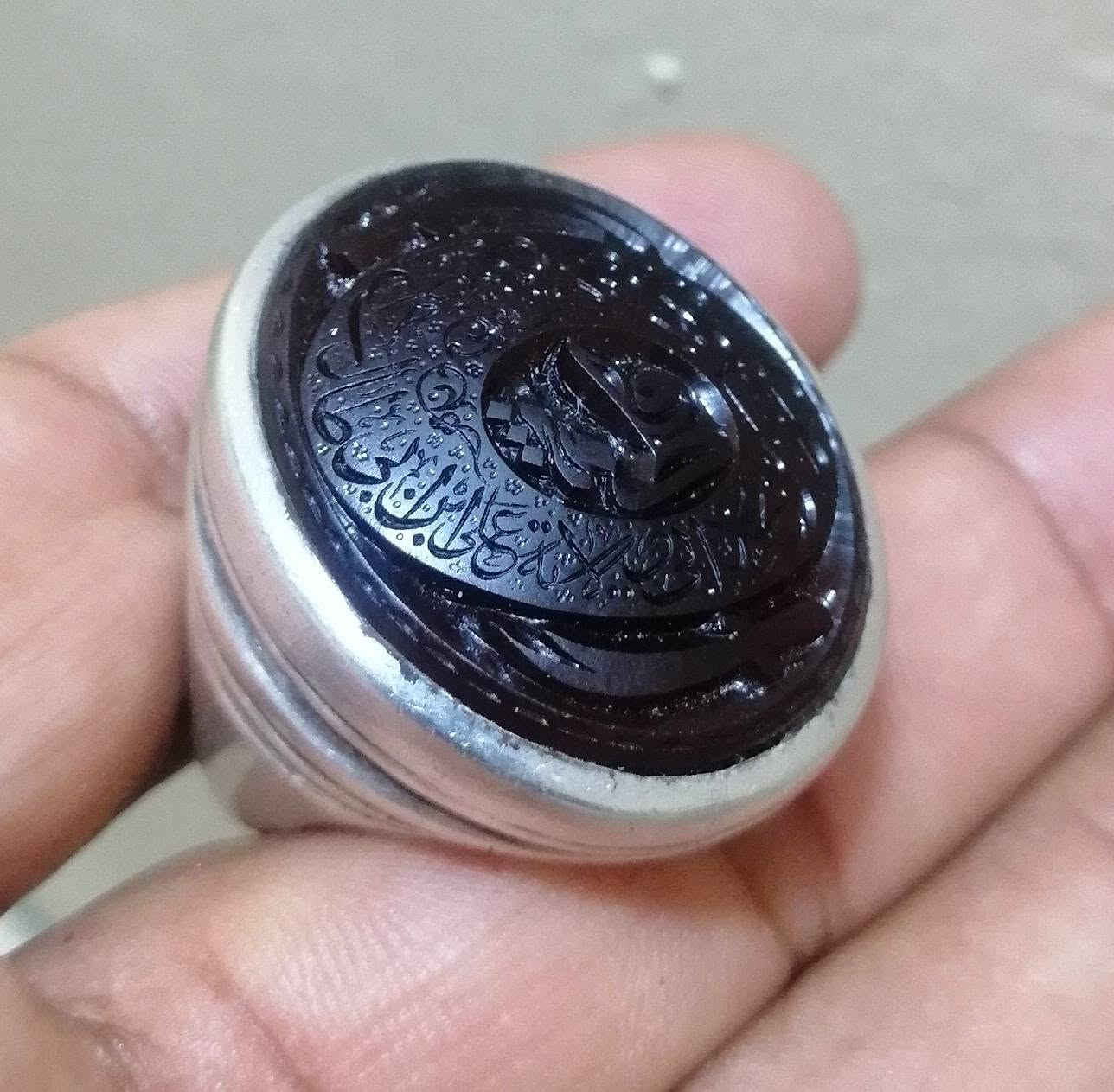 المميزون في نشرنا الباقون على عهدنا بأن ننشر لكم النوادر من الأحجار النفيسه التي يبحث الهوات عنها نقدم لكم جوهره من العقيق اليماني الكرزي الداكن المائل إلى الشفه خطت بانامل الاستاذ ((قاسمي)) يمتاز بصياغه البحرانيه القديمه للبيع على الخاص اوالاتصال على الرقم التالي ***********
