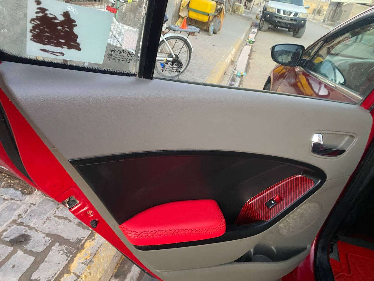 السلام عليكم 
سيراتو ١٣ بغداد عداد ١٨٥ الف 
فقط بارد حافت البنيد والباقي كفاله 
الشركه الدوليه لد امامي خلفي كامره بلاديه 
شفتات استيرن كير ومحرك مكفولات شركه 
*********** السعر ١١٧ وبيه مجال
