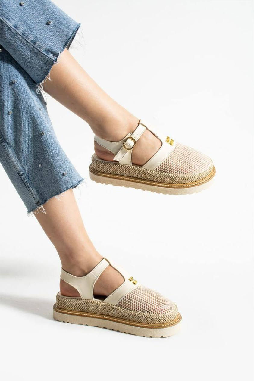 صندل نسائي سبور وجه عالي غربول صاده أو بنقشة جلد النمر مع أكسسوار ذهبي اللون على وجه القدم أحرف miu ببزيم يمسك كاحل القدم أرضية مرتفعة عبارة عن طبقين مريحة بشكل مميز و رائع قمة في الجمال جودة عالية صناعة تركية للبيع بالجملة
👈المقاسات المتوفرة من 36 لغاية 41👉
💥New summer season 💥2026💥2027💥
#nayashoesmoda_sandals_slippers#


**إذا كنت صاحب هذا الإعلان وتريد حذفه لأي سبب، رجاءا أرسل رسالة إلى الدعم الفني**