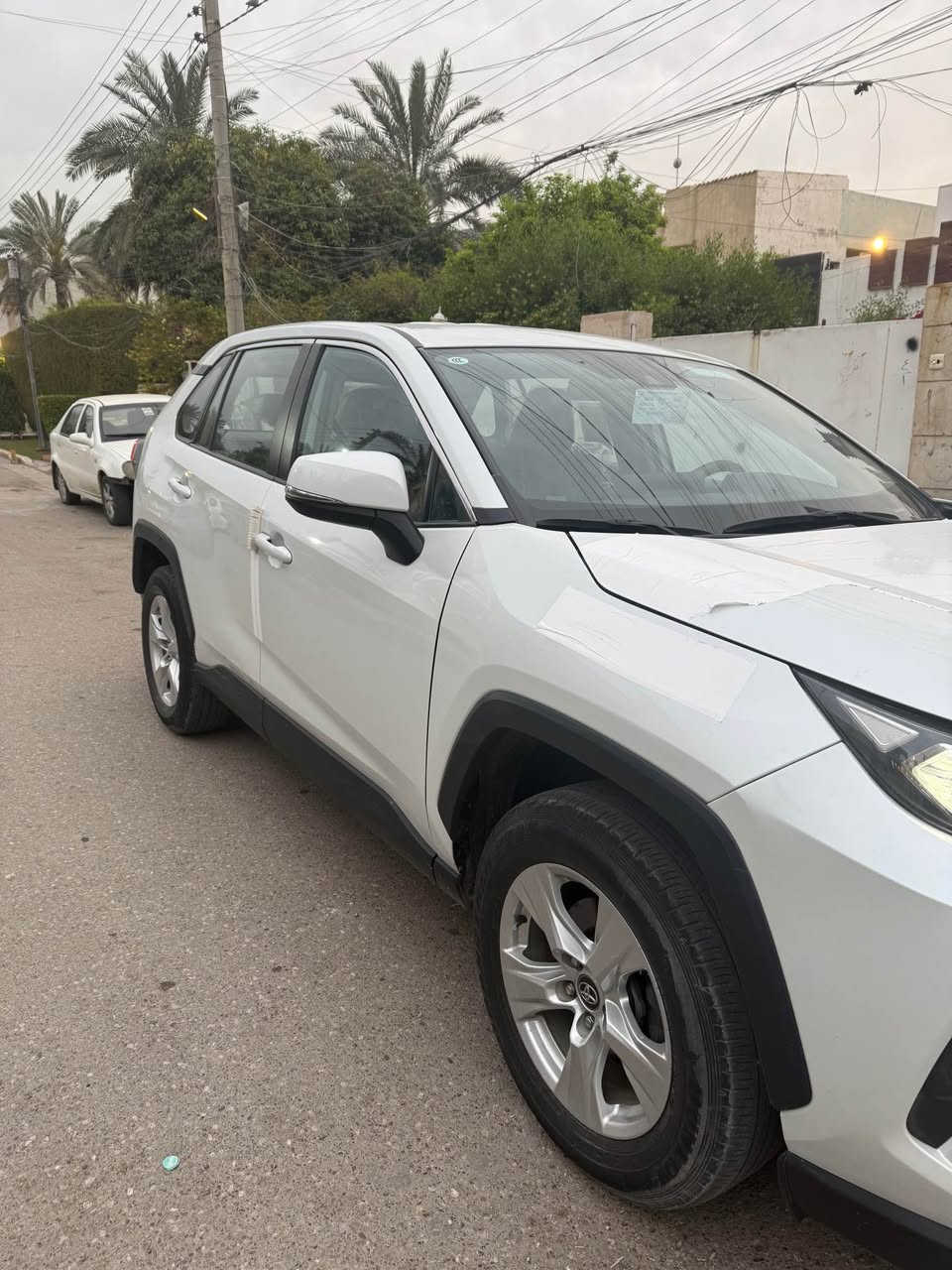 الرقم ***********
راف فور 2023 خليجيه سياره مابيه لا ضربه ولا صبغ بعده بنايلون مال شركه مكينه ٢٥٠٠ بانزين  مواصفاته عاديه شاشه كامره تحكمات انضمه قياده ماشيه ٤٦ كيلو مكان سياره بغداد حي جهاد السعر ٢٢٥ الفلوجة, الأنبار
