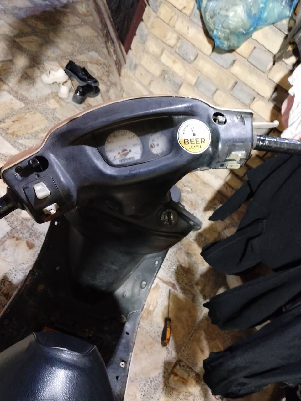 السلام عليكم  الدراجه للبيع هستوه امجفته  شلع ومعدل فول كله شغال سلف اشاير هورن باتري جديد السعر ٣٠٠ وبيه مجال عوزه كفر كدام المكان نجف كوفه يم نفق مسلم بن عقيل رقم ‏‪***********‬‏
