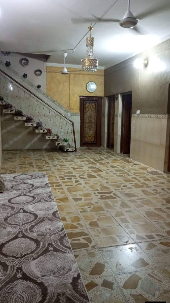 السلام عليكم
دار للبيع مكان مميز       
    المساحه //٣٠٠متر
واقع حال 450متر
البناء //طابوق صب كونكريت 
نوع العقار //طابو صرف
يتكون البيت من طابقين
 يتكون الطابق الاول من غرفتين نوم 
استقبال 
صاله 
مطبخ حار 
مجمع صحيات داخليه وخارجيه 
مدخل 
ممر خلفي وجانبي 
حديقه اماميه وجانبيه كبيره
شارع تبليط ومجاري خارجيه
الطابق الثاني يتكون من
عدد الغرف2
ملاحظه/يوجد مشتمل صغير 
غرفة نوم وصاله ومطبخ صغير مع البيت 
السعر ٣١٠وبي مجال
اذا ميعجبك السعر ادعيله بلرزق للجميع انشاء الله
الموقع //بابل المدحتيه 
الجمعيه قرب مدرسة نور الأجيال الاهليه
الاستفسار مراجعة مكتب دلالية وائل الهندي الواقع شارع 60 قرب سلوان ابو الكاشي مقابيل فرع علي قماره للاتصال على الرقم 
***********وائل الهندي
 ***********/ابو علي
